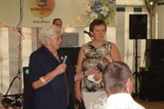 Maria Neumann und Inge Manz bei der Festansprache